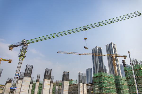 塔吊施工 摄影：：王博.jpg